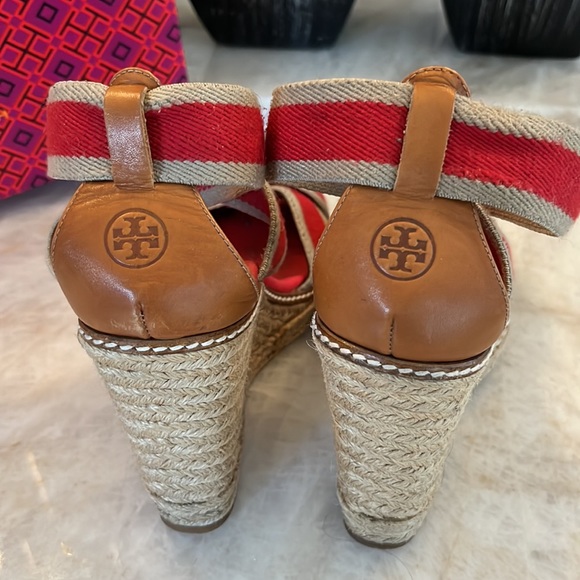 Tory Burch wedge sandals 38 or size 8 - Picture 5 of 6